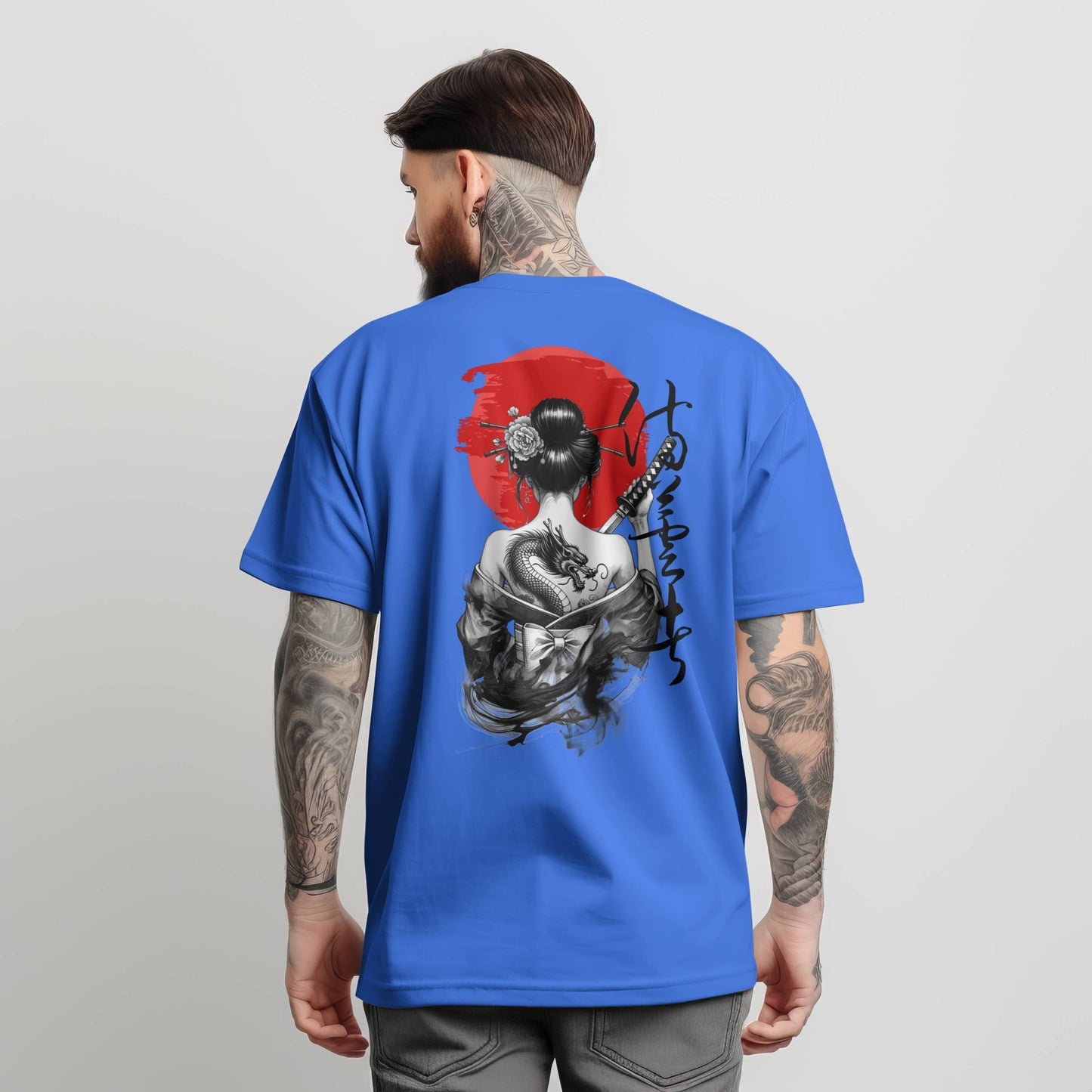 Camiseta Estilo Japonés con Sol Rojo y Geisha