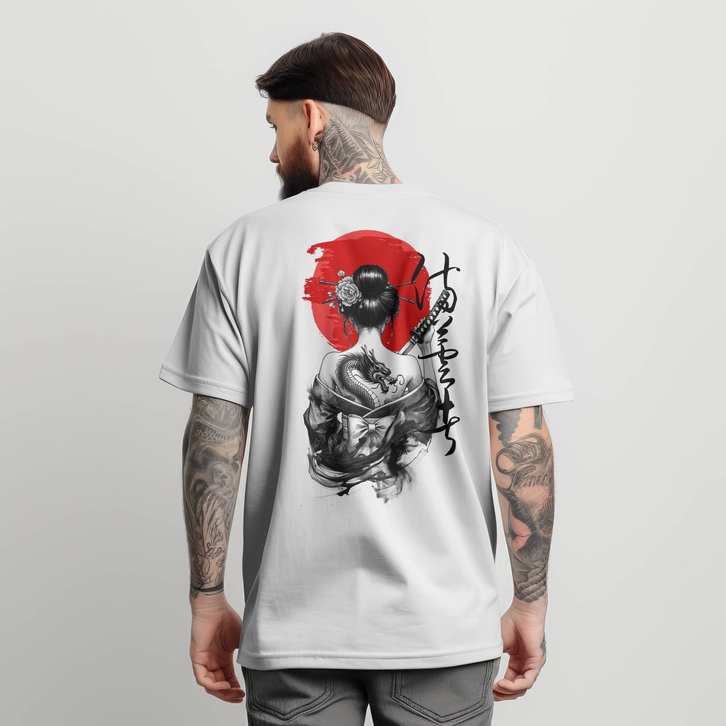Camiseta Estilo Japonés con Sol Rojo y Geisha