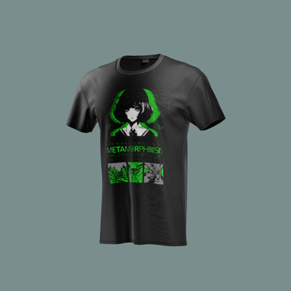 Camiseta negra con diseño cyberpunk en tonos verdes y gráficos futuristas.